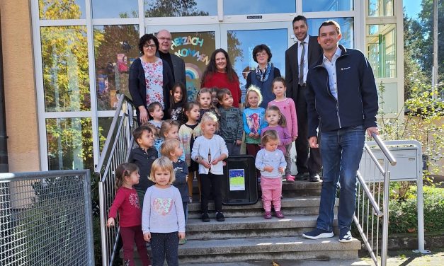 “Klima- und EnergieBOX” an dem Kindergarten Maria-Theresia in Laudenbach überreicht