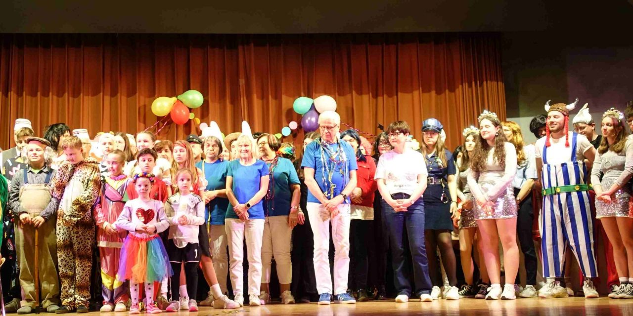 Spitzenstimmung beim närrischen Fasching der katholischen Kirchengemeinde Laudenbach