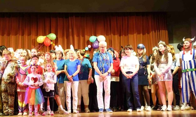 Spitzenstimmung beim närrischen Fasching der katholischen Kirchengemeinde Laudenbach